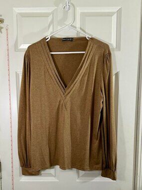 Agnes Urban Camel Tan Pleated V Neck Bishop Sleeve Blouse Top Long Sleeve XL